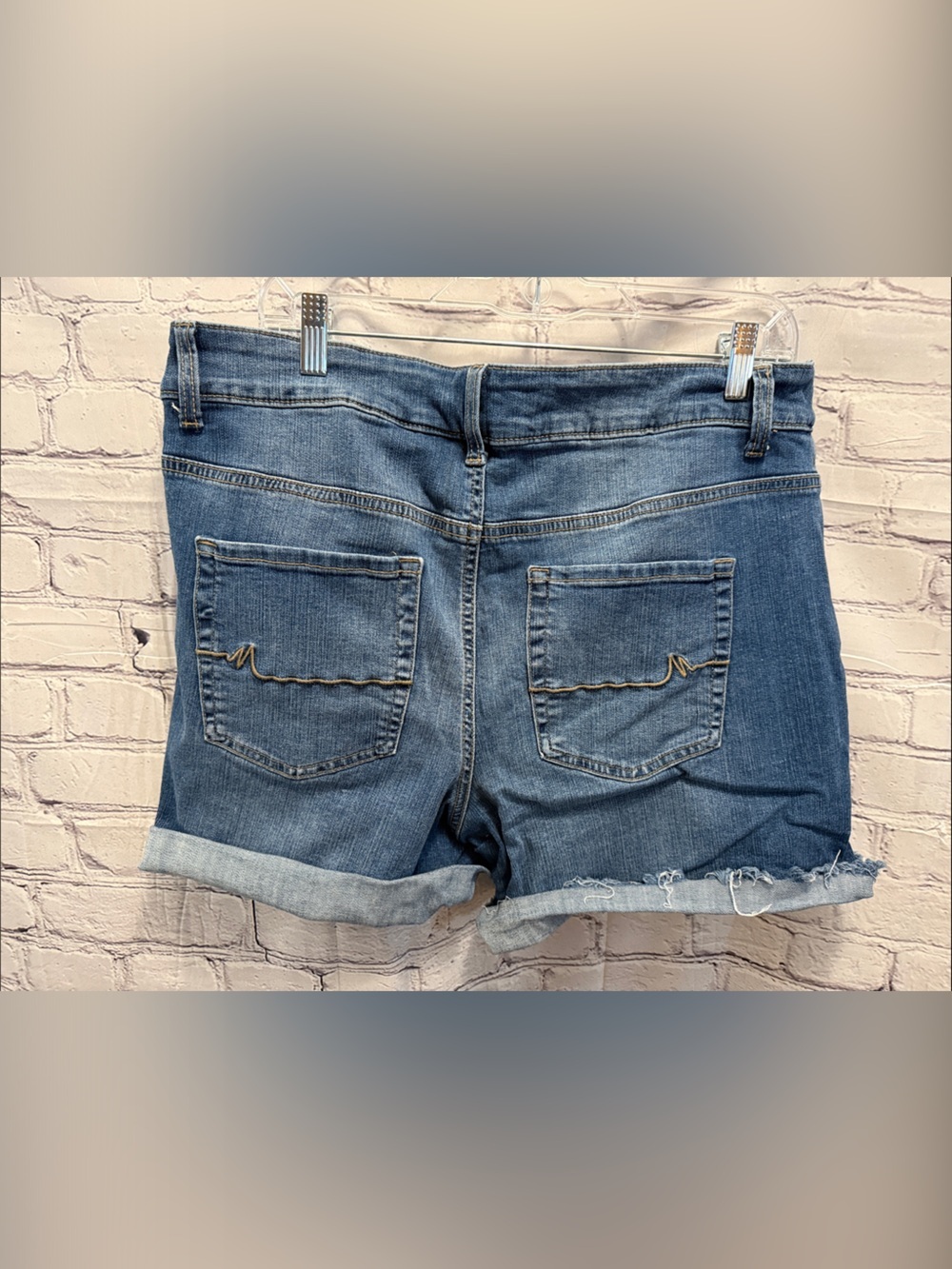 Maurices Women’s Medium Blue Boyfriend Denim Shorts - Picture 4 of 5